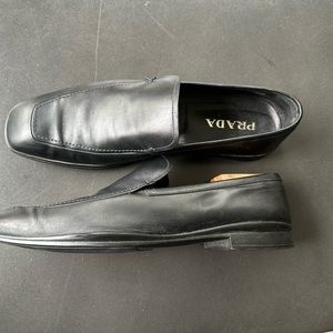 Selling Prada loafers. It looks better in person. Wore it less then 10 times.